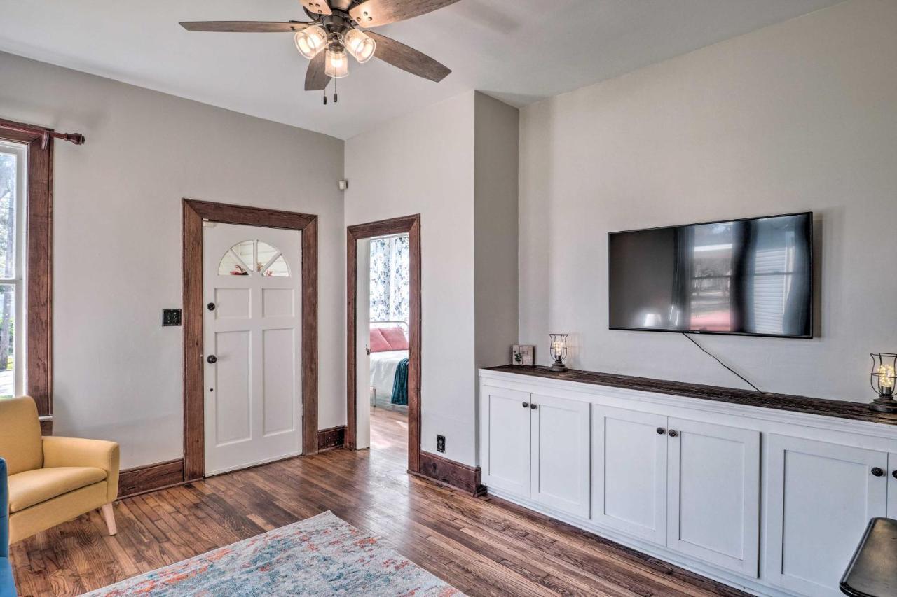 Lake Charles Cottage With Fireplace And Yard! Extérieur photo